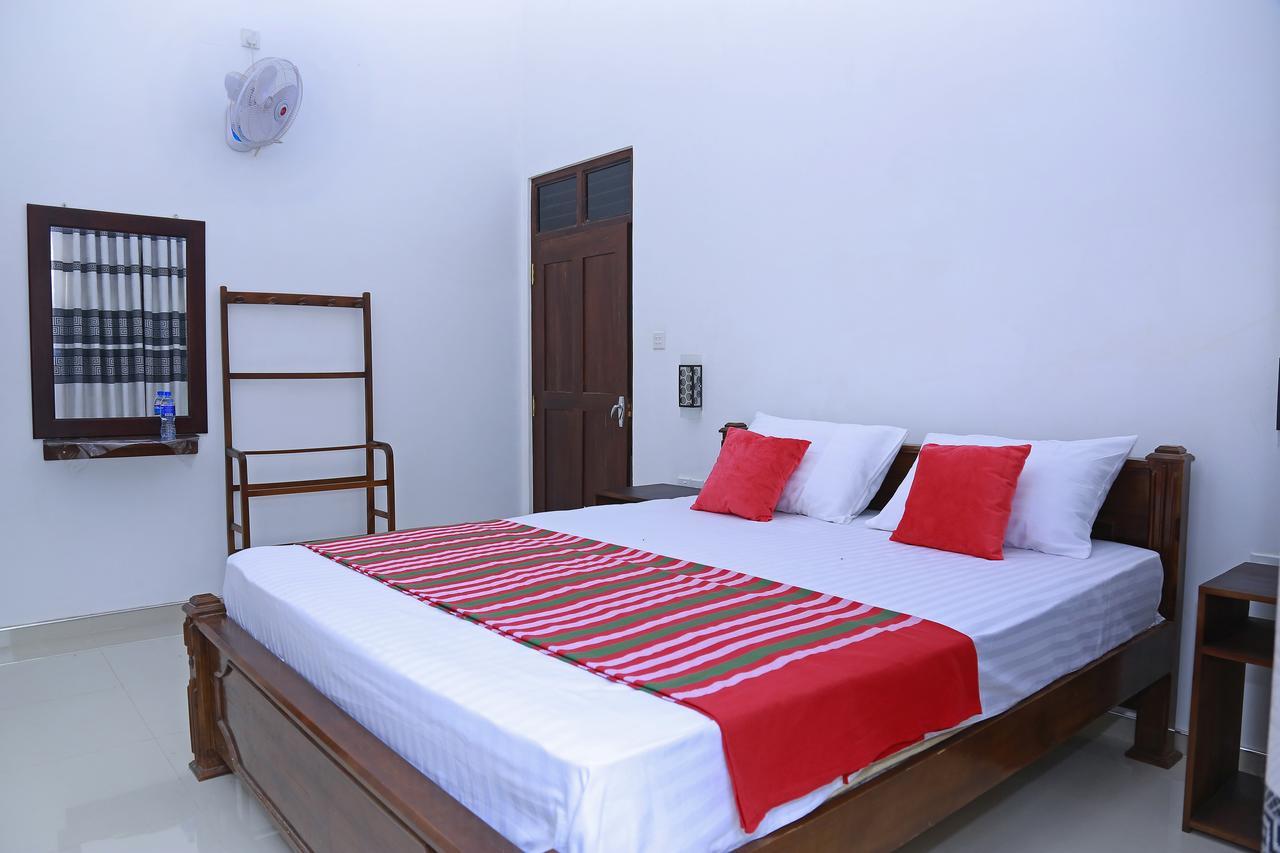 Leisure Villa Tissamaharama Extérieur photo
