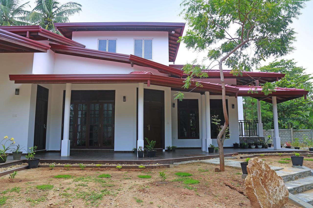 Leisure Villa Tissamaharama Extérieur photo